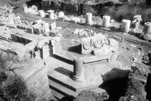 A historic photograph captures the ruins of the Octagon tomb in Ephesus, Turkey, preserving a glimpse of its former grandeur. (Photo credit: ÖAW/ÖAI, Austrian Academy of Sciences)