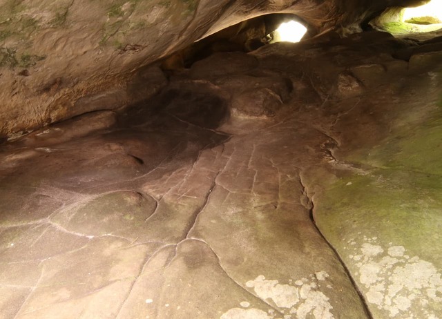 A striking view of the intricate three-dimensional map etched onto the cave floor. (Credit: Pascal Crapet, Fontainebleau / courtesy of Médard Thiry for labrujulaverde.com)