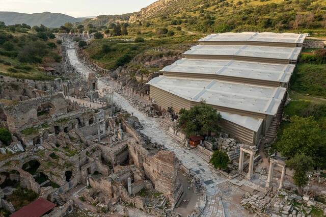 An aerial view of the Octagon tomb in Ephesus reveals that only its base remains, hinting at the grandeur it once possessed. (Photo credit: ÖAW/ÖAI, Austrian Academy of Sciences)