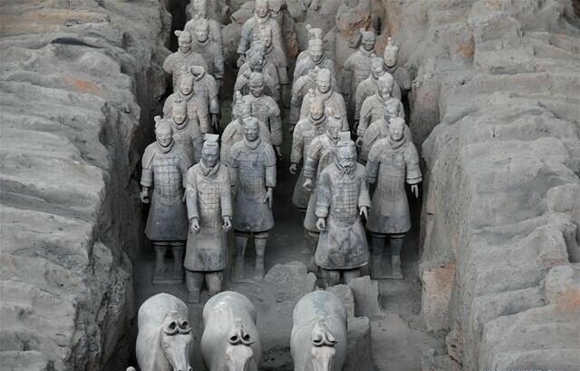 The Terracotta Army in Qin Shi Huang’s tomb is believed to include up to 7,000 life-sized soldiers, horses, chariots, and weapons, showcasing extraordinary craftsmanship. (Photo: Xinhua)