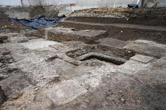 The grand entrance to the Roman house, stretching 3 meters in length, features two square pillar bases, showcasing its architectural magnificence. (Credit: Jean-Jacques Bigot, Inrap)