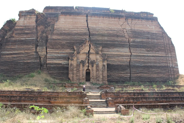 The stupa's monumental entrance, with visible cracks from the 1838 earthquake, standing as a testament to the ambitions of King Bodawpaya. 