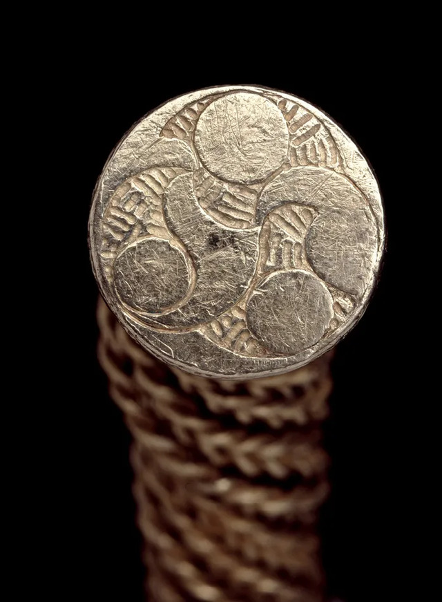 A buffer terminal torc adorned with graceful curvilinear decoration. (Illustration by Craig Williams; Photos © The Trustees of the British Museum)