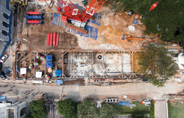 In 2015, a groundbreaking rescue excavation took place at Singapore's Empress Place, right in front of the Victoria Theatre and Concert Hall. Over 100 days, the dig unearthed nearly 4 tons of artifacts, shedding light on Singapore’s pivotal role as the bustling port of Temasek, a vibrant hub for trade with China and beyond during the 14th century.