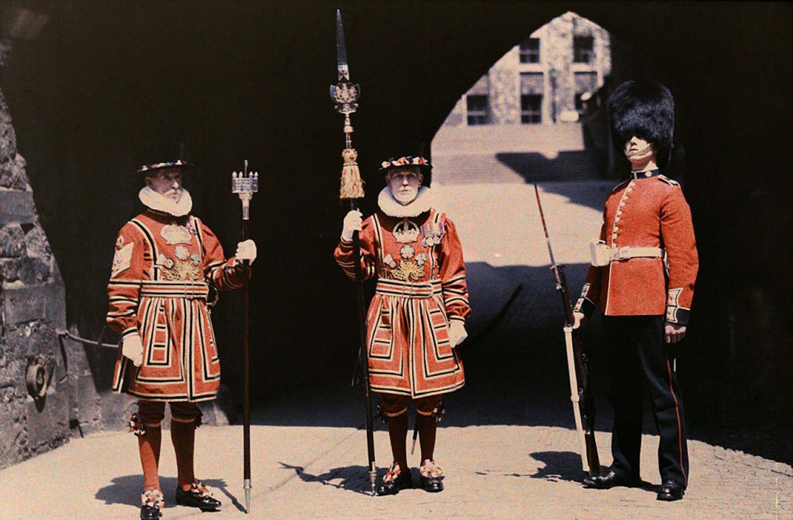 A Royal Guard’s Presence – The Chief Warder, a Coldstream Guardsman, and a Yeoman Warder pose together in full ceremonial dress at the Tower of London.