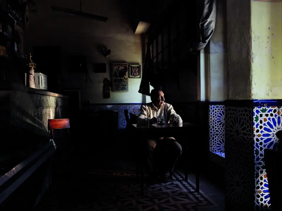 A moment of reflection—Alcides Ghiggia, captured at Bar Montevideo Sur in Uruguay. Credit: Michael Donald