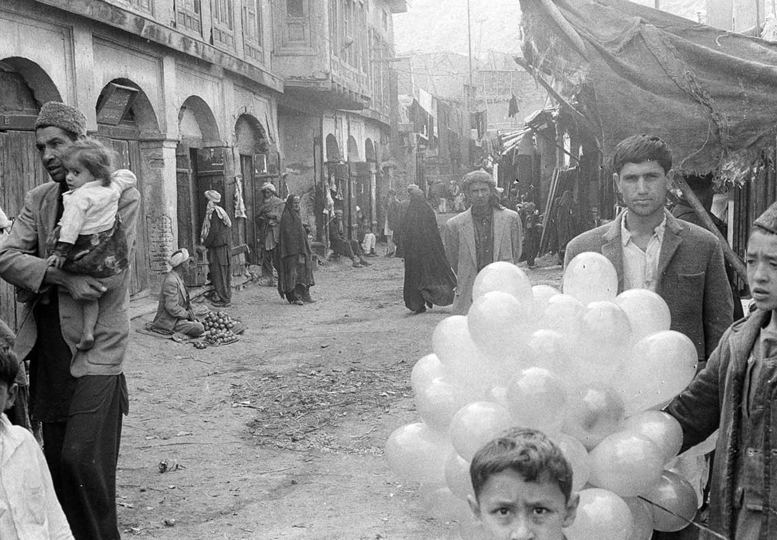 A quiet moment in Kabul’s bazaar, December 31, 1969.