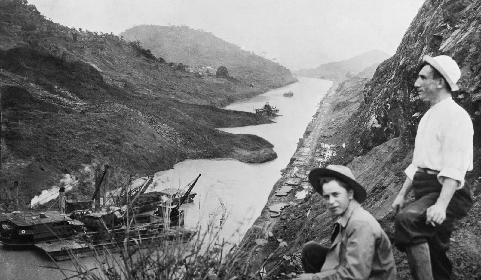 Dredges work to clear landslide debris at Cucaracha, ensuring safe passage through the canal in 1914.