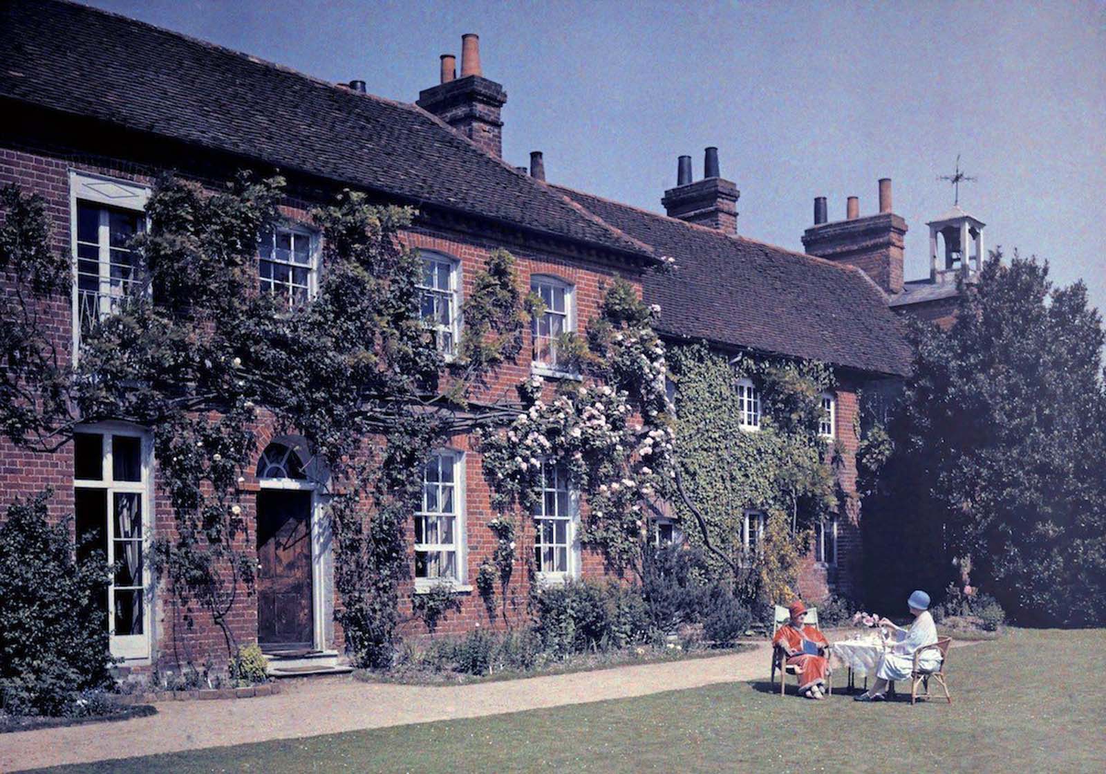 Tea Time in Buckinghamshire – Women enjoy a relaxing cup of tea outside the historic Clock House, originally built as a hospice.