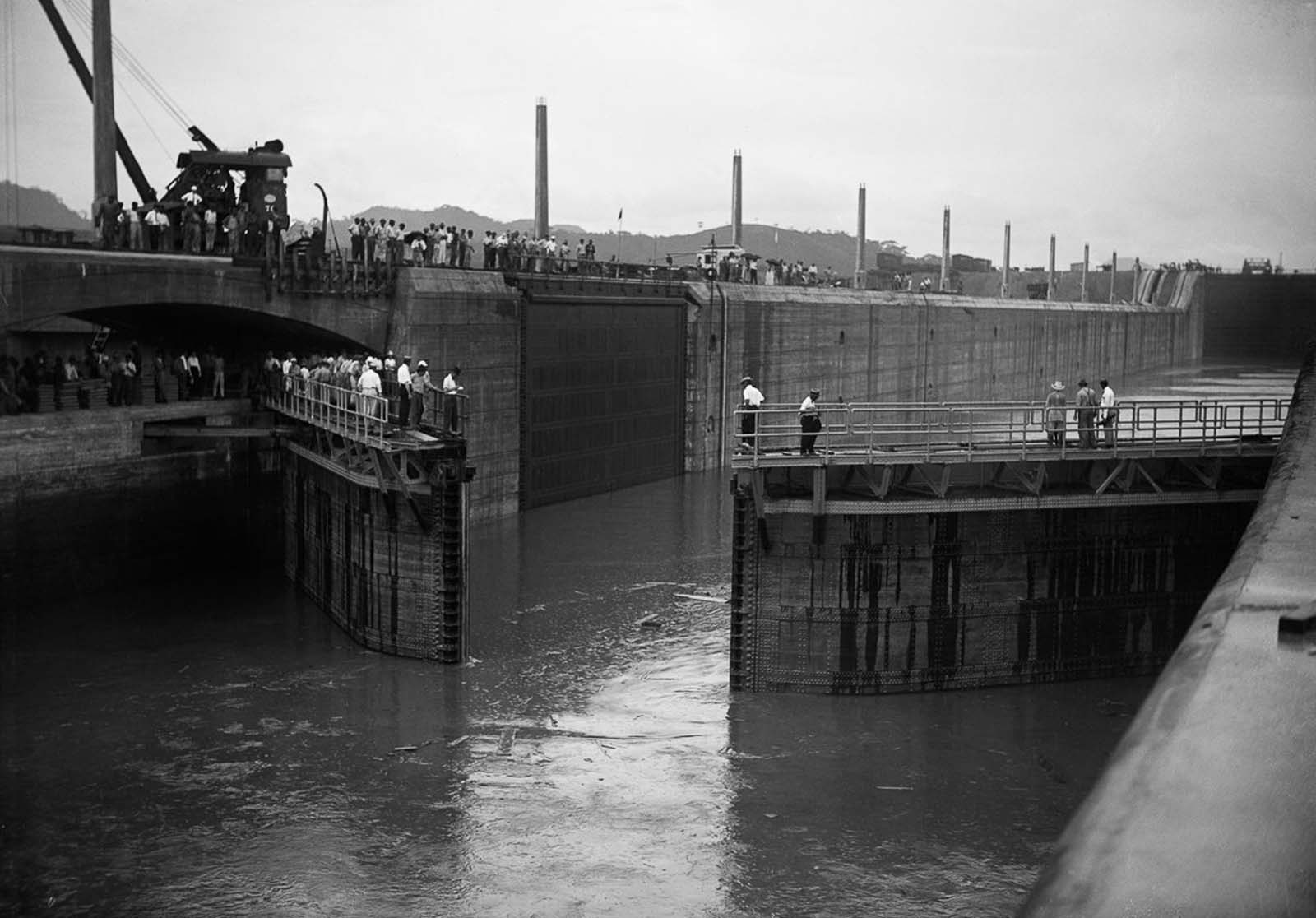 The Miraflores Locks gates undergo testing, a final step before the canal’s opening in 1913.