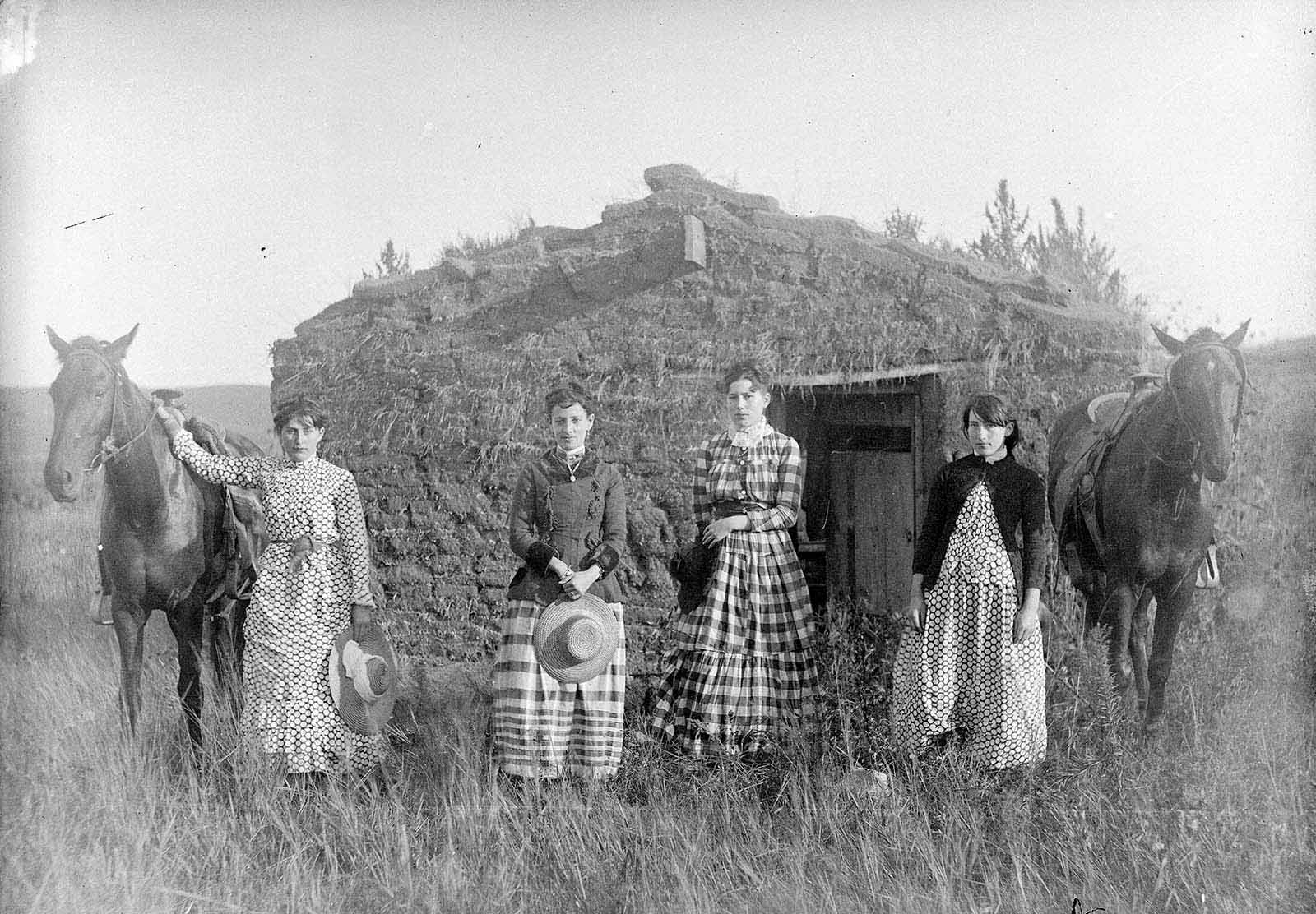 The Women of the West – Rare photographs capture the fearless cowgirls who defined an era (1860-1930).