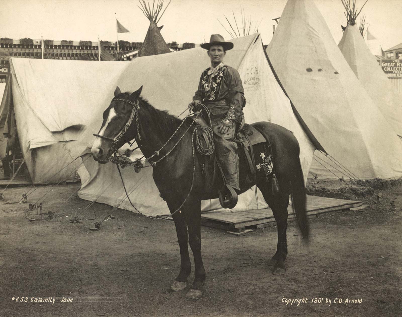 The legendary Calamity Jane – A rare photo of the famous frontierswoman at the Pan-American Exposition, Buffalo, 1901.