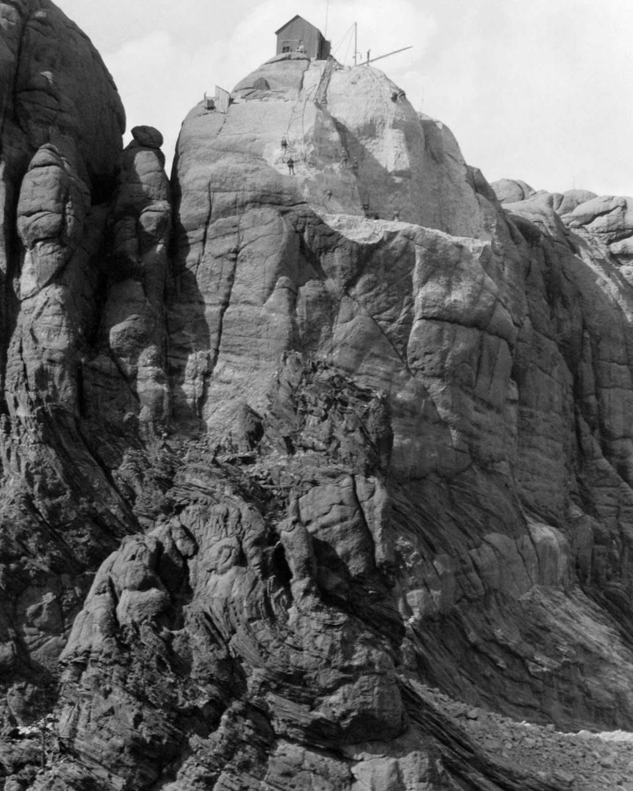 The sculptor and tribal representatives chose Mount Rushmore, which also benefits from optimal sun exposure due to its southeastern-facing position.