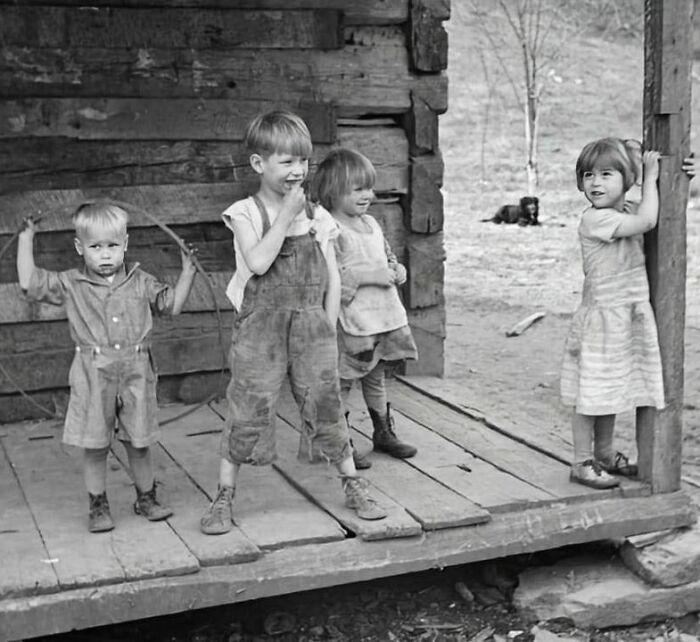 A little gang from Ohio posing for a fun shot, 1936.
