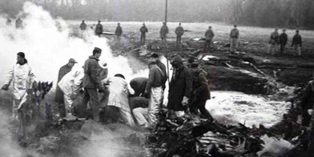 EOD personnel recover the Mk 39 thermonuclear bomb that fell into a field near Faro, North Carolina, in 1961.