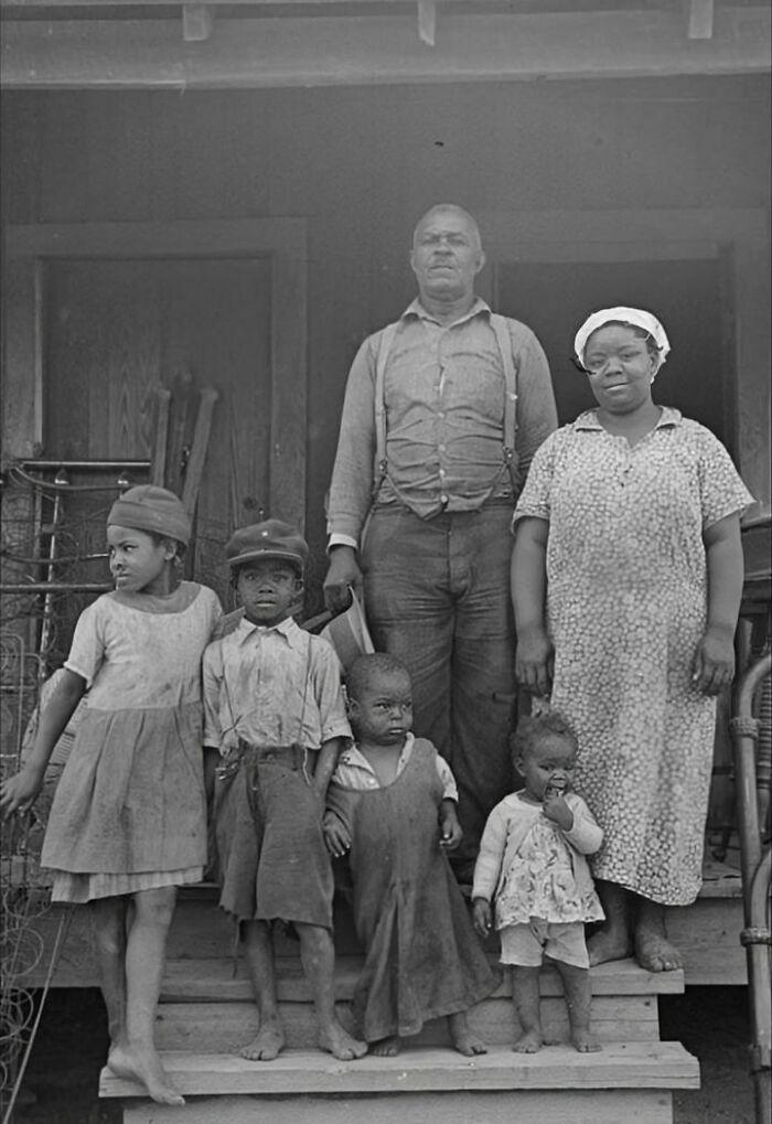 Former sharecroppers on the verge of moving to Southeast Missouri farms, 1938